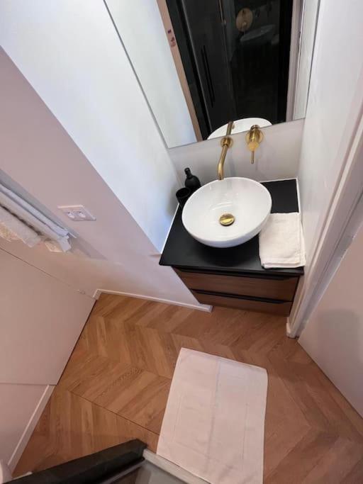Paris Balcony Top Floor Room Dış mekan fotoğraf